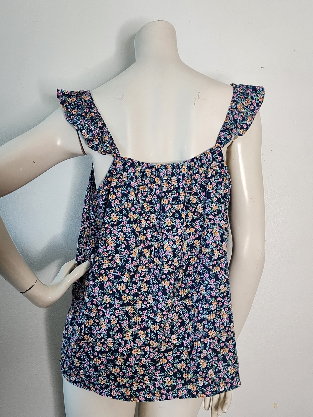 LC Lauren Conrad Ruffle Sleeve Tank Top Women's M Blue Ditsy Floral - Picture 2 of 7
